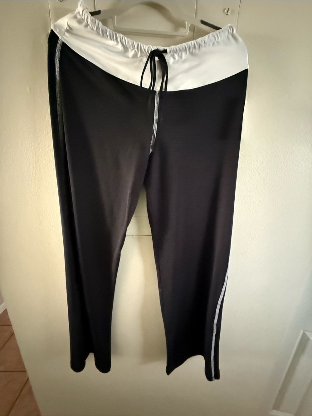 EleVen by Venus Williams Cooldown Black White Athletic Pants Size M NWT